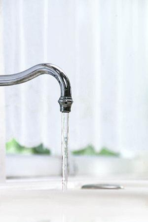 お家を上手に換気するには玄関網戸が有効です